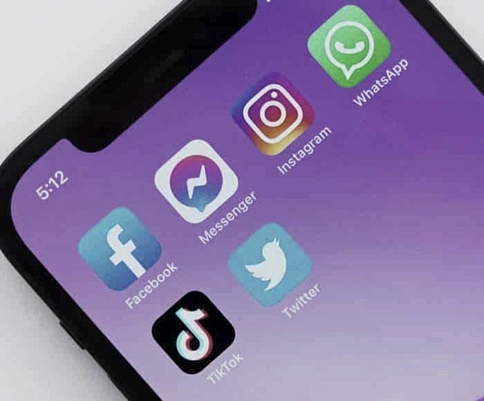 sosyal medya; sahte sosyal medya hesabından hakaret; sosyal medya hesabını şikayet; hangi kelimeler hakaret sayılır;